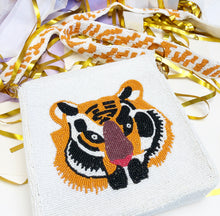 Load image into Gallery viewer, White Tiger Beaded Purse
